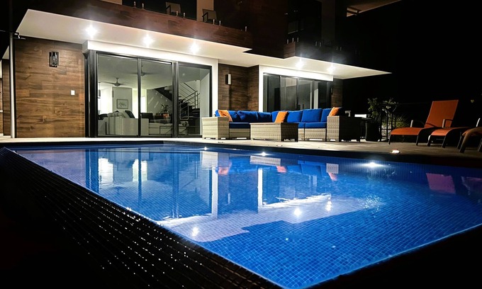 Tres Rios Maison | Casa Tranquilo - Paradise in Paradise 4 Bedrooms, 4 Bathrooms - Sleeps 4 to 10