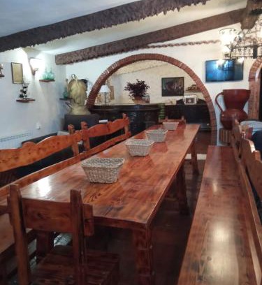 Arenzana de Abajo Maison | CASA TURÍSTICA Villa Carmen, CON CHIMENEA, AMPLIA ZONA DE JARDÍN, BARBACOA, PISCINA Y GARAJE