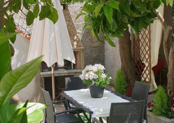 Martis Appartement | Casa vacanze con giardino e area barbecue