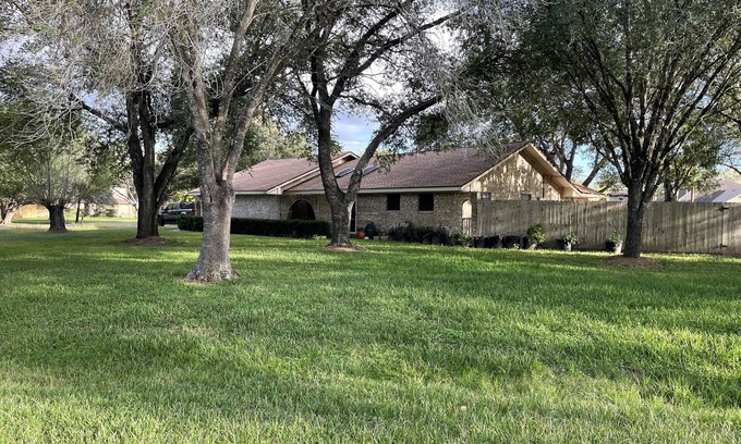 Victoria Maison | Casa Victoria-Coffee Bar, Pool, Privacy fenced, 3/2 bath, Kid's PlayRm, Shopping