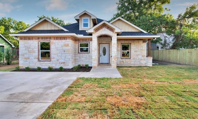 Bellmead Maison | Casa Villa de Mando! Minutes away from Silos & BU