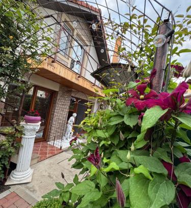 2 Mai Maison | Casa Viselor de vară