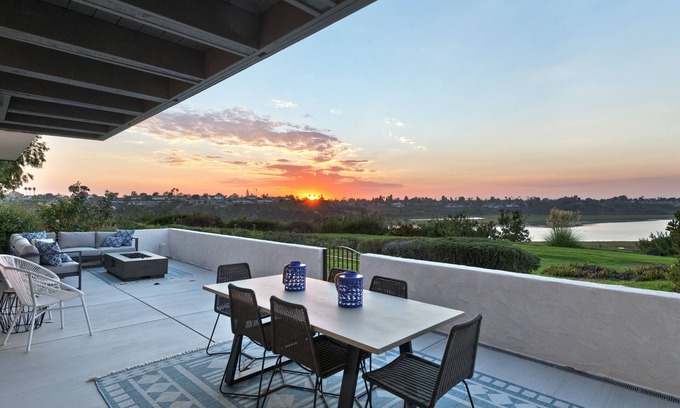 East Bluff Maison | Casa Vista - Amazing views, hot tub and patio.