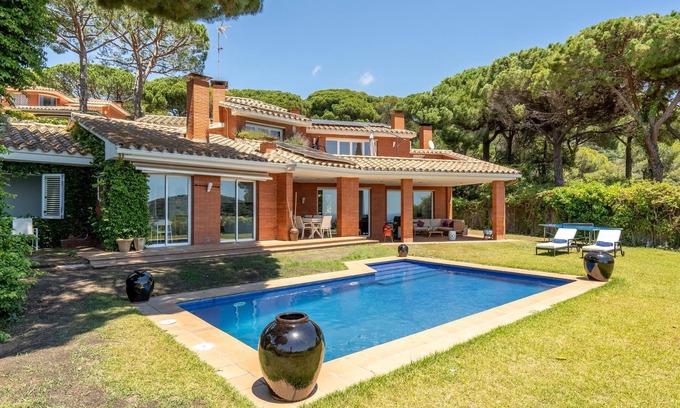 Cabrils Villa | Casa Zen Pool and Views