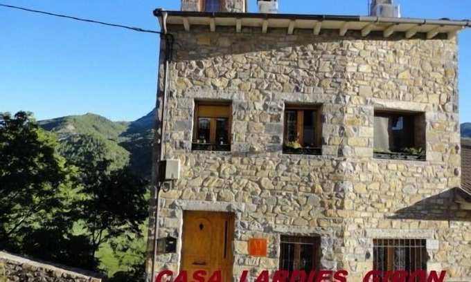 Puyarruego Cottage | Maison Lardies pour 8 personnes
