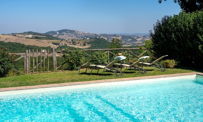 Todi Villa | Casale Torregentile, sleeps 10 in comfort and style. Superb views, A/C
