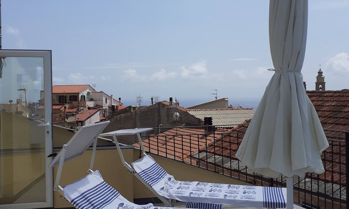 Poggi Appartement | CasaRina Panoramic Terrace from the Mountains to the Sea