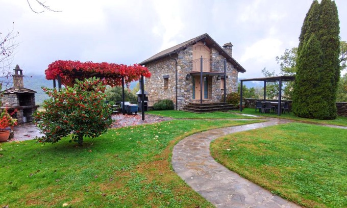 Laspuna Maison | Casas Cleto - Laspuña