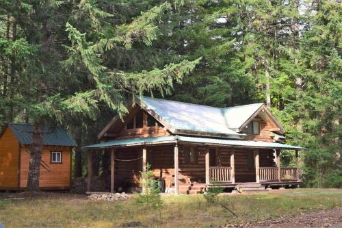 Packwood Maison | Cascade Log Cabin