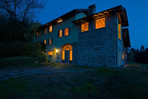 Angera Lit Et Petit-Déjeuner | Cascina Canée