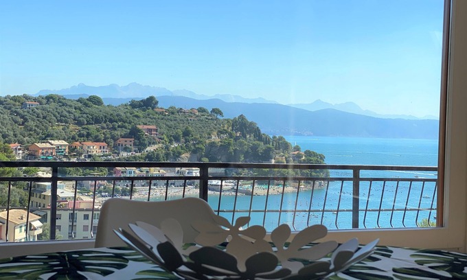 Portovenere Maison | CaseMaggi Sea View Terrace with endless views of Portoveneve and Gulf of Poets