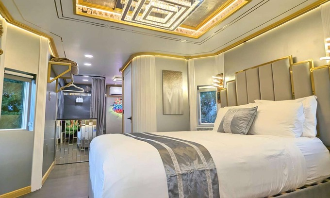 Sequim Hôtel | Casino Royale at Olympic Railway Inn - Pet Friendly