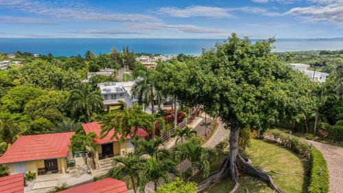 Puntas Appartement | Casita 2 at Ceiba Tree Inn. Tranquility with Garden Views and Pergola with Ocean Overlook