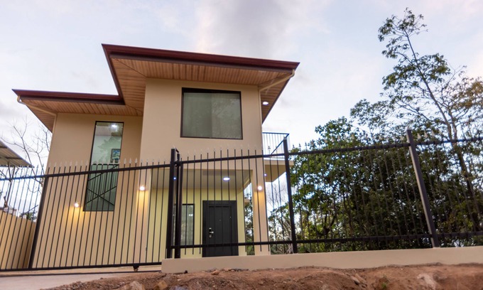 Grifo Alto Appartement | Casita Poro, you can do day trips to beaches, Nat. Parks, volcanoes, waterfalls.