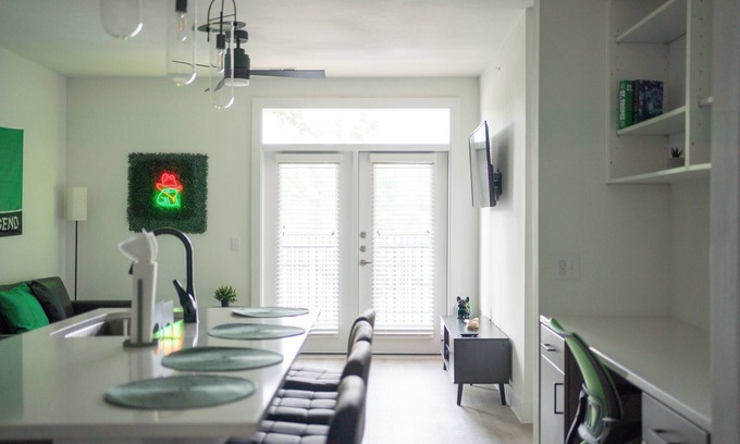 Milwood Appartement | Casita Verde - near Q2 and Domain - King Suite