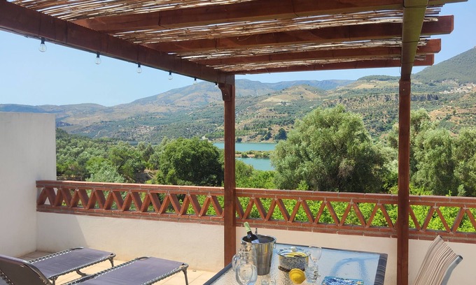 Beznar Maison | Casita with lake view - mountains, coast & city nearby