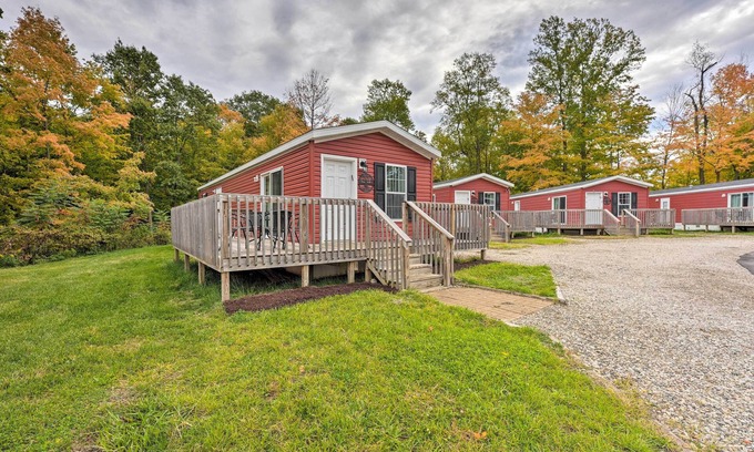 Cassopolis Cabine | Cassopolis Cabin: On-Site Boating & Fishing!