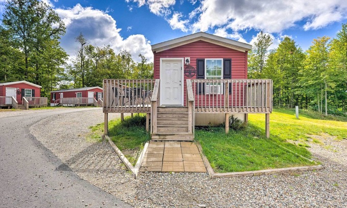 Cassopolis Cabine | Cassopolis Cabin w/ Lake & Fishing Access!
