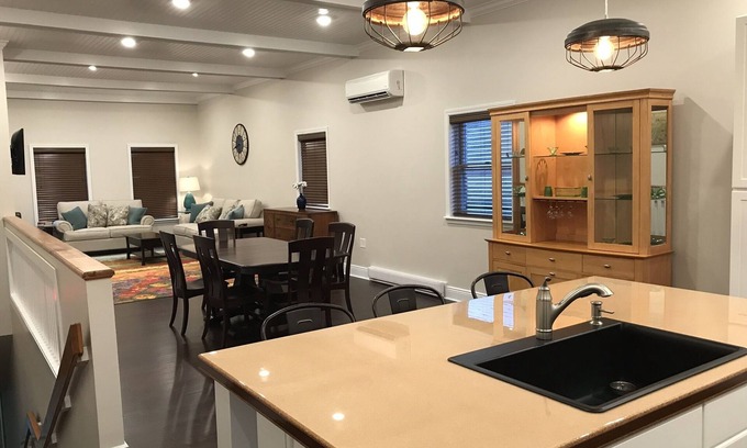 Wyalusing Appartement | Cast Iron Lady 1860 bâtiment historique. Au coeur des montagnes sans fin.