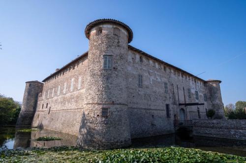 Gazzola Appartement | Castello di Lisignano - Storia Pace e Tradizione