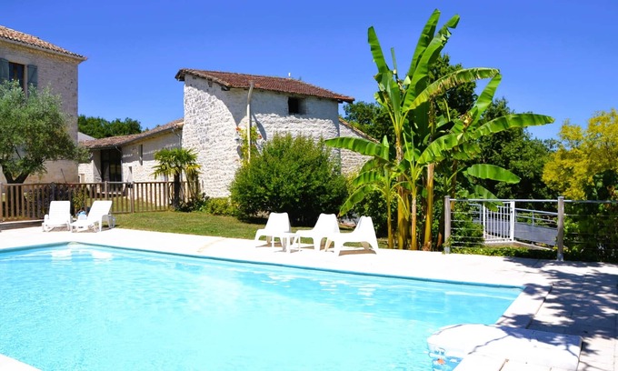Castelnau-Montratier-Sainte-Alauzie Maison | Castelneuve, maison de vacances restaurée avec grande piscine