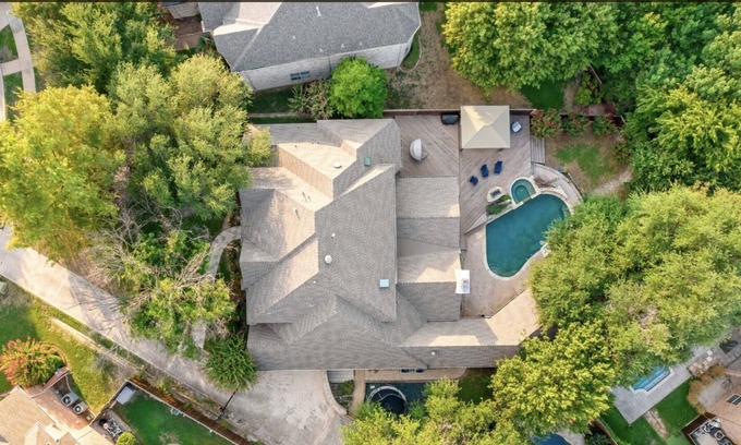 McKinney Station Balnéaire | CastilloDeBastille-Perfect for entertaining with a backyard Oasis