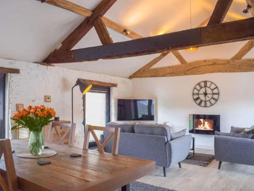 Hopton Castle Maison | Castle Beams