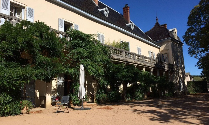 Saint-Etienne-la-Varenne Autre | Château- Appartement 8 personnes uniquement.