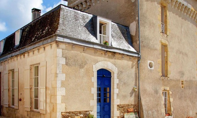 Chalais Maison | Castle in Chaleix with Pool and Views