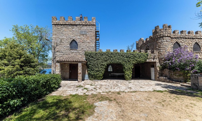 El Barraco Autre | Château 'Isla Del Burguillo' avec terrasse privée, jardin privé et Wi-Fi