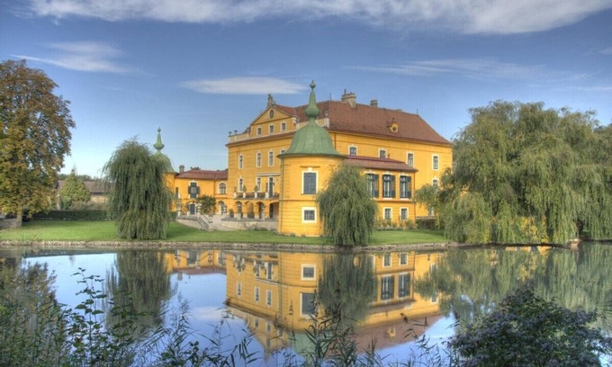 Sankt Polten Autre | Castle, large park with pool, tennis court, horses, near Vienna and Wach wine re
