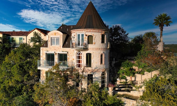 Comanche Canyon Ranch Autre | Fabulous castle suite! Incredible sunset views-main basin Lake Travis!