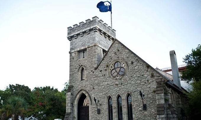 Sullivan's Island Maison | Castle Mugdock - Fairy-Tale Gothic Castle w/ Pool