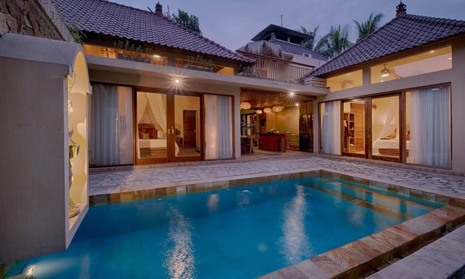 Ubud Villa | 4 BR spacieuse villa à Ubud avec touche ethnique balinaise et toit en pente
