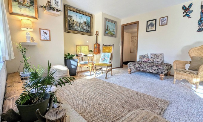 Mountain Home Maison | Cat friendly, wheelchair friendly, nature friendly