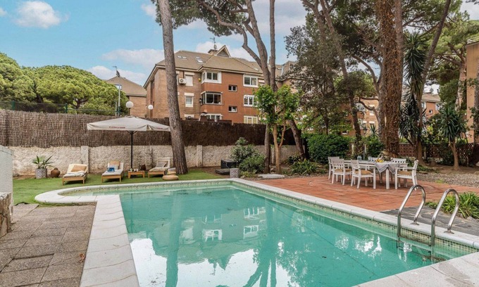 Gava Appartement | Villa catalane, piscine privée & jardin près de la plage
