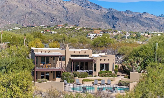 Tucson Maison | Catalina Foothills, 5 bedroom, Heated Pool and Spa, Views, Sleeps 16+