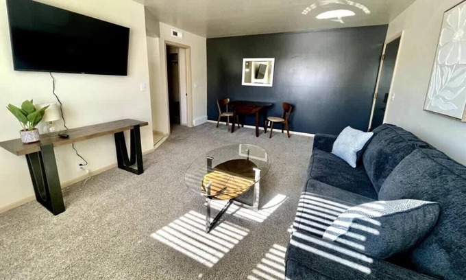 Joslyn Castle Appartement | Cathedral 4-Close to UNMC!