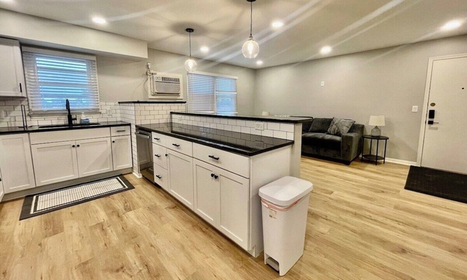 Joslyn Castle Appartement | Cathedral 7-New & Modern near UNMC