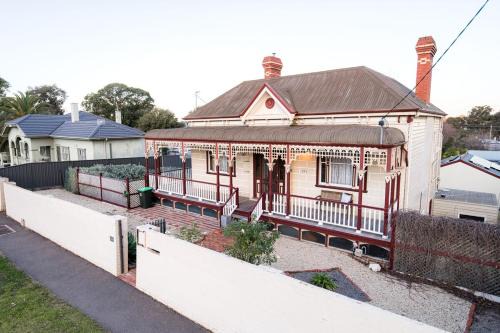 Bendigo Maison | Cathedral View - Sleeps 16
