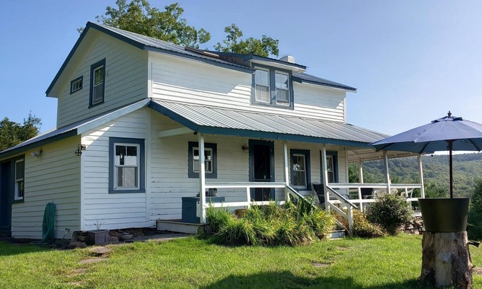 Oliverea Autre | Catskill Farmhouse, mountain views, spring-fed swimming pond with deck, 22 acres