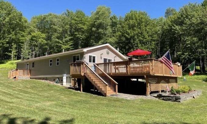 De Lancey Chalet De Ski | Catskill Mountain Secluded Cottage
