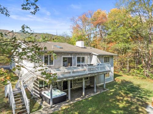 Palenville Maison | Catskill Retreat with Hot Tub and Fire Pit