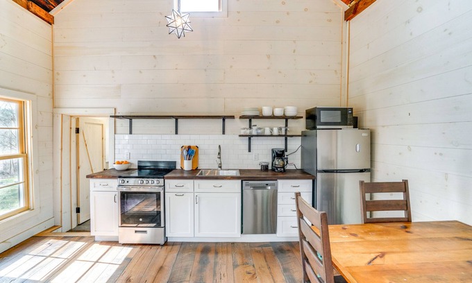 Town of New Baltimore Appartement | Catskills Cabin on Wooded 100 Acres w/ Lake