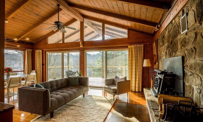 Ellenville Chalet De Ski | Catskills Escape - Serenity on 105 Acres, 2 hours from NYC
