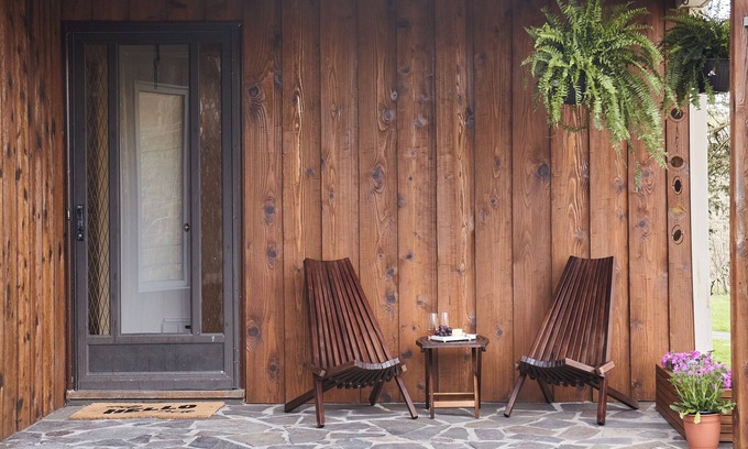 Saugerties Maison | Catskills Retro Retreat- Unique 3 Bd/ 2 Ba Upstate Home w/ Hot Tub & Firepit -mins from Woodstock