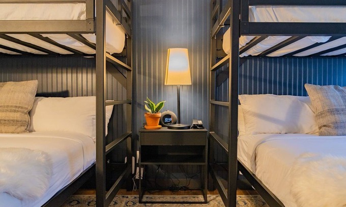 Winter Park Hôtel | Catwalk Double Queen + Bunks, Gravity Haus Winter Park, Mountain Views