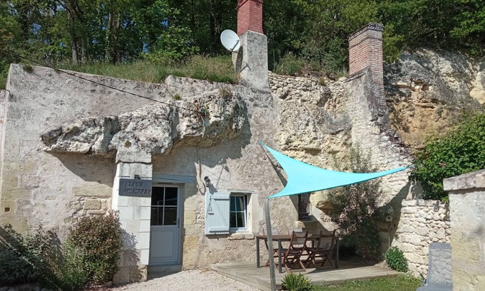La Croix-en-Touraine Maison | Gite troglodyte A fleur de pierre