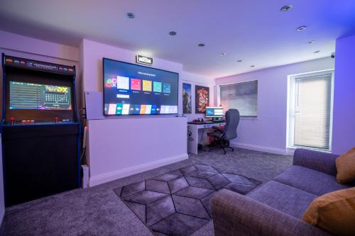 Bispham Maison | Cavendish Cat and Gaming House