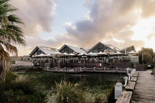 Caves Beach Hôtel | Caves Coastal Bar & Bungalows